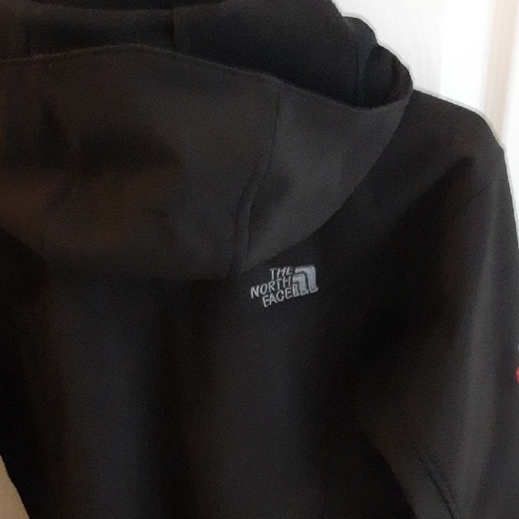 The North Face Black Hoodie - Picture 7 of 7